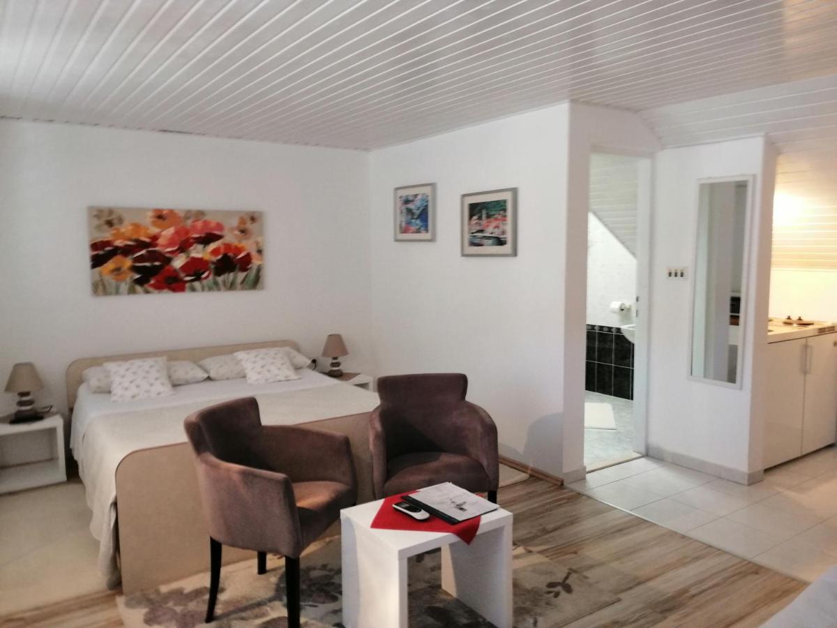 Studio Apartments Kuljis Вис Экстерьер фото