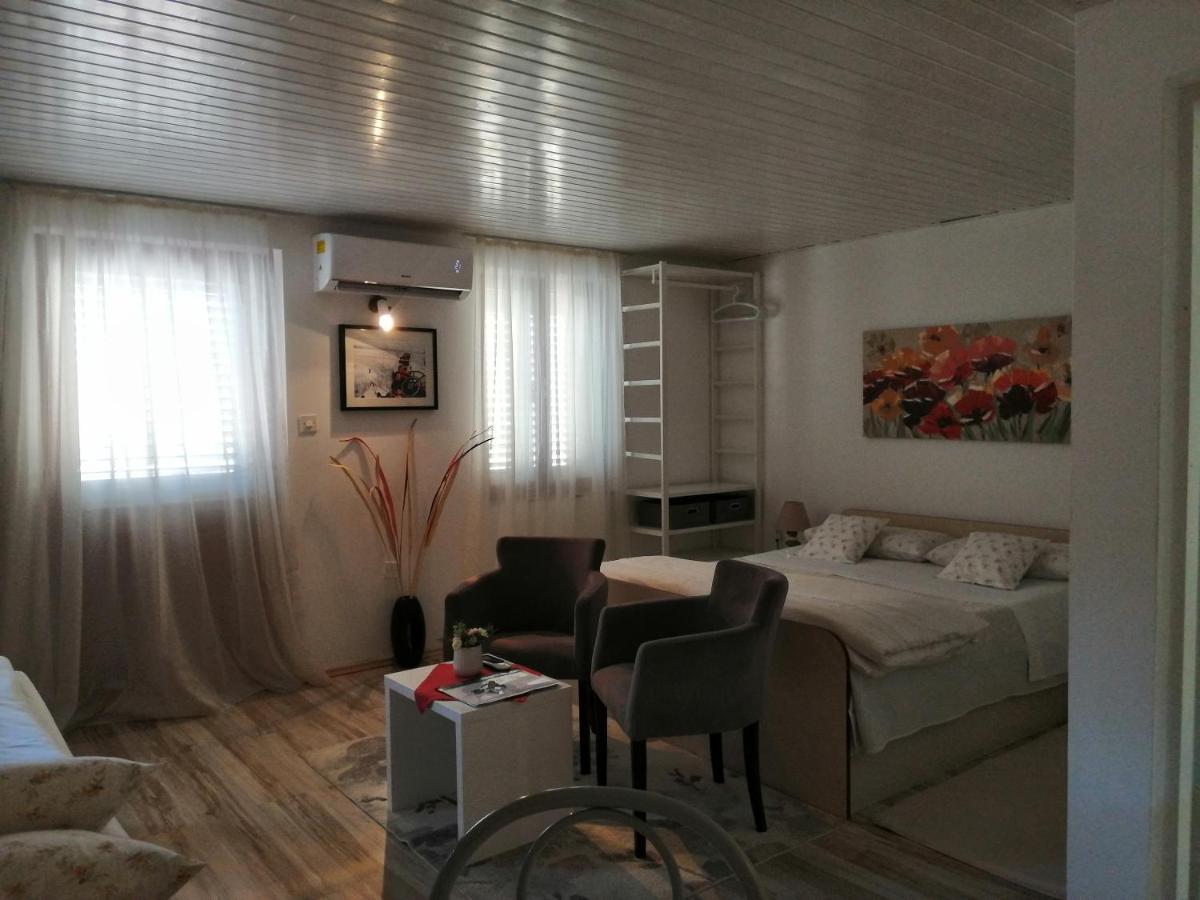 Studio Apartments Kuljis Вис Экстерьер фото