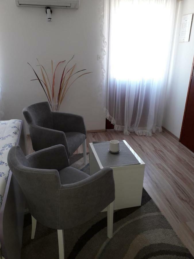 Studio Apartments Kuljis Вис Экстерьер фото